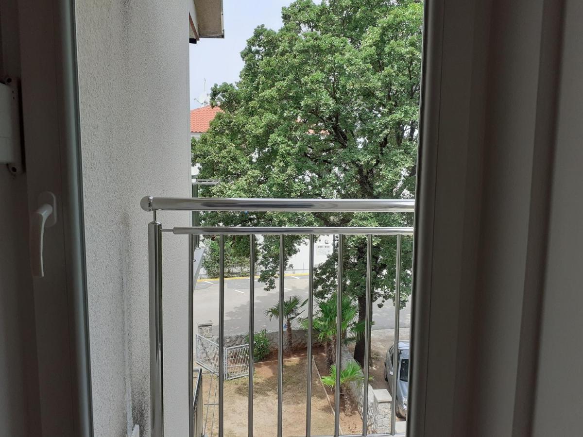 Apartment Vesel Malinska Bagian luar foto